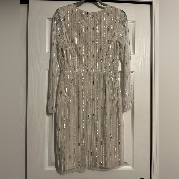Adrianna Papell Long Sleeve Sequin Beaded Wrap Dress in Ivory Pearl Size 6 - Picture 3 of 6